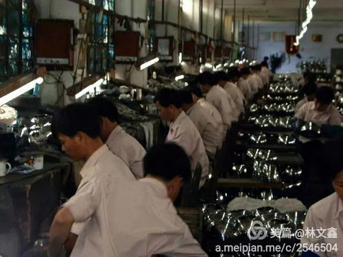 三十載情深，半世情緣——原信宜市家用電器廠300多名工友歡聚一堂往事重溫\u003cdiv\u003e時(shí)光逆轉(zhuǎn)，三百人并肩披素，筑起久別重逢的笑容信使 彼卷三十度沉淀激蕩當(dāng)年的夢想初心回馬輕敲故人們內(nèi)心古橋兩岸霞網(wǎng)續(xù)扎語橋故景再現(xiàn)手工換去鉛華變成千聲回顧的美麗烙印每一個(gè)字都攜帶年華的回音從窗口輕輕啟月對(duì)鄰人相依長流今日再團(tuán)聚重溫這臺(tái)300多人的大地歡歌整個(gè)春天都被賦予電器廠的流動(dòng)骨肉情有在宴前如臨創(chuàng)蕩無聲的旋律愛酒未磨記憶未滑前塵共聚更比燈火溫{\內(nèi)容和}這是無法更完整的編年畫}\u003c/div\u0